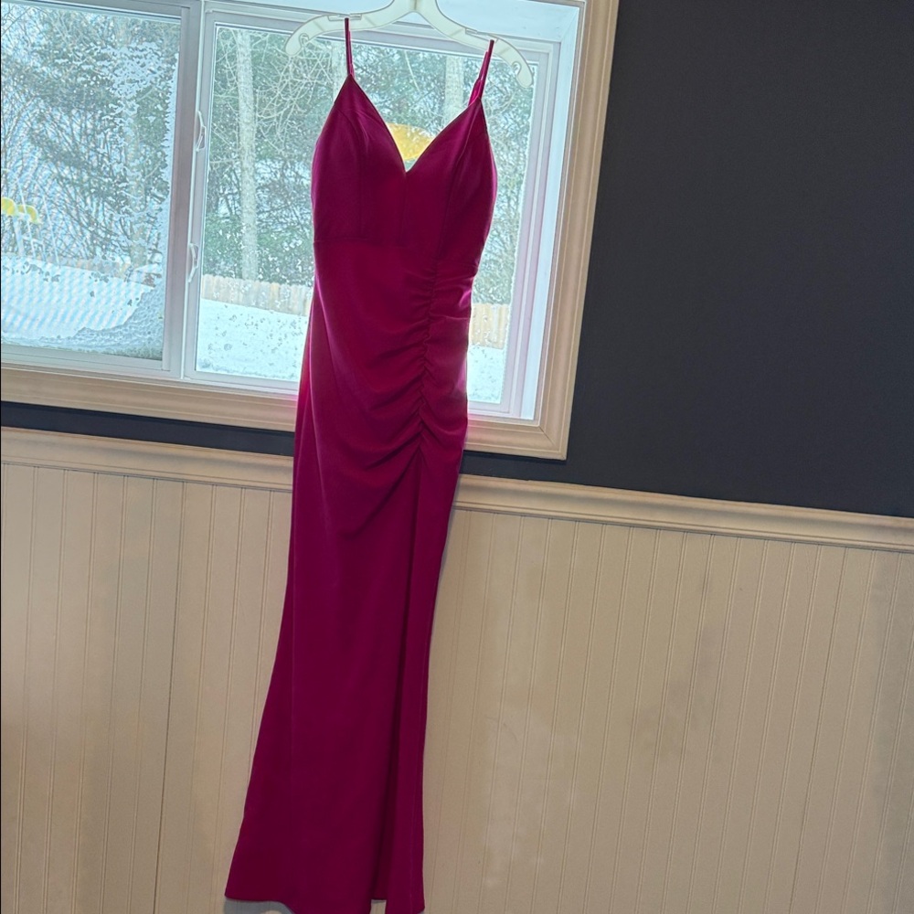 Elegant dark pink Evening Gown